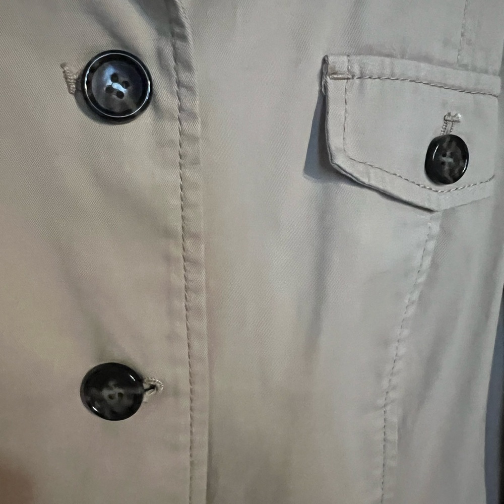Talbots Women's Tan Jacket w/torte-shell buttons size 14P EUC - Picture 5 of 9